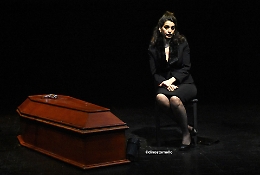 Donatella Finocchiaro a teatro a Catania con "Taddrarite"