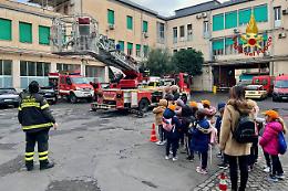 &laquo;Da grande voglio fare il pompiere&raquo;, gli alunni della II A del Da Vinci di Misterbianco in visita al Comando dei vigili del fuoco di Catania