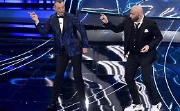 Sanremo, sul "caso" scarpe-Travolta la Rai pronta a fare causa. E anche stavolta la Lucarelli...era arrivata prima