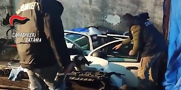 Il garage di San Giorgio dove venivano "cannibalizzate" le auto rubate (e rivendute a pezzi)