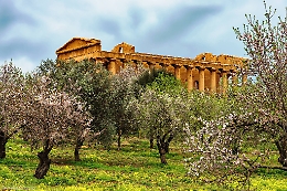 Tradizione, storia e folklore con il Mandorlo in Fiore
