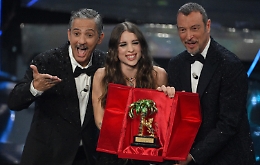 Sanremo: il trionfo a sorpresa di Angelina Mango, secondo Geolier