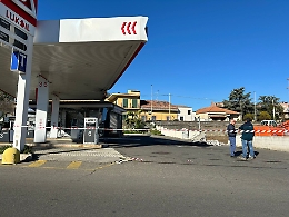 Tentano furto con "spaccata" al distributore Lukoil di S. G. La Punta ma fuggono alla vista dei carabinieri