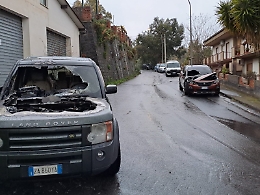 Castiglione, a fuoco le due auto dell'imprenditore ed ex consigliere comunale Conti. Lui: «Qualcuno ha appiccato le fiamme»