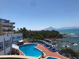 Abusivismo, sospese le demolizioni di parti di un albergo a Cefalù