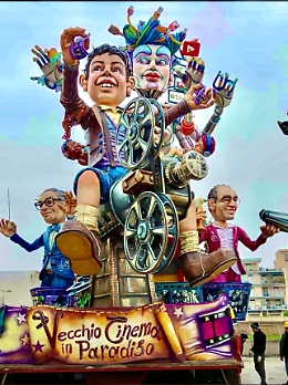 Sciacca, il carro dedicato a Nuovo Cinema Paradiso e la gioia di Totò Cascio sui social: «Wow»