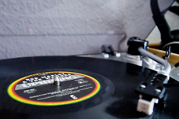 Messina Vinyl Fest 2026: DJ set esclusivi in vinile, workshop e market sulla spiaggia