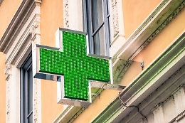 Analisi del sangue in farmacia e stop ai diplomifici: cosa c'è nel ddl "semplificazioni"