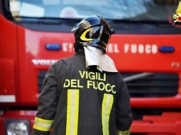Scontro tra un'auto e una ambulanza e condotta del gas danneggiata: paura a Palermo