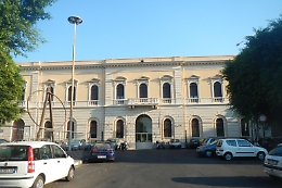 Rivolta nel carcere di Piazza Lanza a Catania per impedire i controlli, quattro agenti feriti