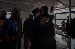 La Sea Watch 5 con un cadavere di un migrante spedita a Ravenna: «E' inumano»