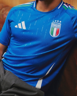 "L'Italia chiam&ograve;", presentata la maglia degli Azzurri per l'Europeo 2024