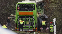 Pullman Flixbus si ribalta in Germania nel viaggio da Berlino a Zurigo: almeno 5 morti e 20 feriti