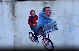 Fiorello porta via dalla Rai Amadeus in bicicletta come E.T.