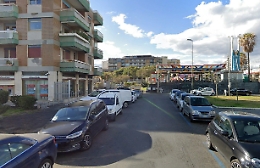 «Fermi tutti, questa è una rapina», ma arriva la Polizia e arresta il bandito: colpo fallito all'Unicredit