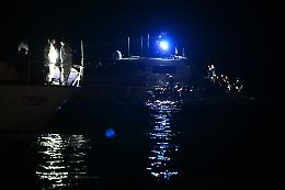 Dalla Libia a Lampedusa, due barche nella notte: 81 migranti scortati in contrada Imbriacola