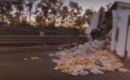 Si ribalta Tir carico di patate, disagi e code lungo la A19 vicino Enna