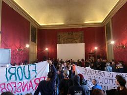 Università di Catania, l'irruzione degli studenti blocca il convegno: «E' transfobico e discriminatorio»