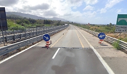 Tir si ribalta lungo la A20 tra Palermo e Messina, muore il conducente