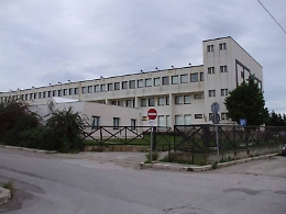 Falciata da un furgone mentre entra a scuola, maestra muore investita a Campobello di Mazara