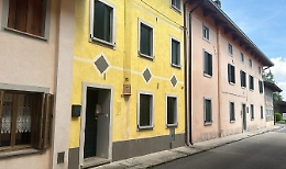 Donna uccide a forbiciate con l'acido l'amico conosciuto al Sert: &laquo;E' stato Satana&raquo;