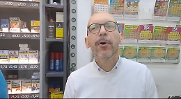 Napoli, la tabaccheria della favolosa vincita al Superenalotto: «Impossibile sapere chi è»