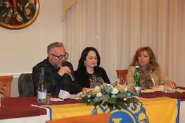 "Verso l'Orizzonte (in)finito" di Eugenio Patanè dove ragione e sentimento, luce e ombra, nostalgia e dolore si fondono