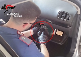 Prima la lite per un cancello e poi spunta una pistola: momenti di terrore a Biancavilla