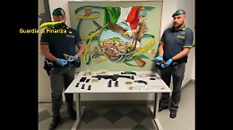 In un appartamento del Villaggio Santa Rosalia a Palermo trovate armi e droga: era il deposito dei clan?