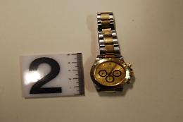 Vedono un turista con un Rolex al polso e lo rapinano: quattro in manette, l'orologio era un falso
