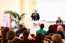 Prima la scienza e i cervelli in fuga, poi il gala e gli awards a Taobuk con Paolo Sorrentino e Ferzan Özpetek