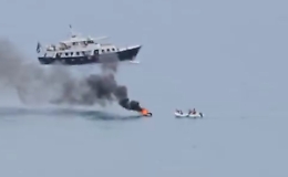 La moto d’acqua sfreccia sotto la Scala dei Turchi e poi prende fuoco