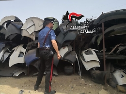 La rivendita di ricambi auto abusiva e inquinante sullo Stradale Gelso Bianco: denunciato