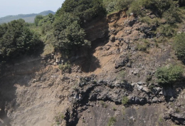 Etna, frana sul sentiero di Monte Pomiciaro: il sindaco lo chiude