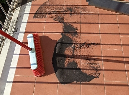 Catania, stop ai mezzi a due ruote e limite di velocità a 30 km/h: l'ordinanza del sindaco per l'emergenza cenere