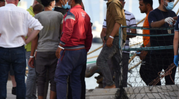 Espulsi dall&rsquo;Italia tornano a Lampedusa con generalit&agrave; false: arrestati due tunisini