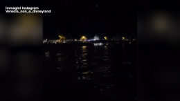 Venezia, paura alla sagra di Malamocco: il video dei fuochi d'artificio caduti tra la folla