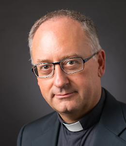 Padre Antonio Spadaro: &laquo;La fede non &egrave; magia, sporchiamoci le mani&raquo;