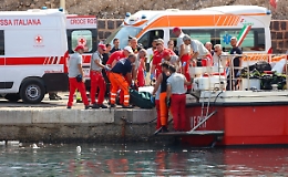 Il temporale, l'uragano e il veliero che cola a picco: cosa sappiamo del naufragio del Bayesan