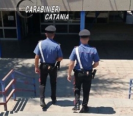 Mirabella Imbaccari, minaccia di dare fuoco al Comune per un credito ma aveva solo acqua