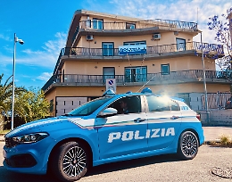 Autolavaggio senza l'autorizzazione allo scarico: chiuso dalla polizia di stato