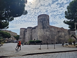 Referendum contro la zona pedonale al Castello Ursino, i promotori: «Trantino? Il miglior sindaco di sinistra che la città abbia avuto»