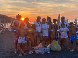 &ldquo;Bimbi felici spiagge pulite&ldquo; si &egrave; concluso a Vulcano con una dedica ad un pap&agrave; scomparso