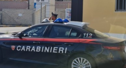 Due pusher tentano di forzare posto di blocco in piazza Cavour ma i carabinieri li arrestano