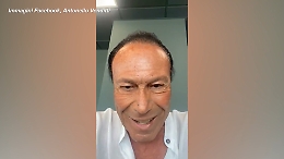 Venditti insulta ragazza disabile al concerto poi si scusa: «Ho sbagliato, vorrei piangere»