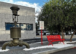 "Panchine Rosse", l'iniziativa di Snam fa tappa a Catania contro la violenza di genere