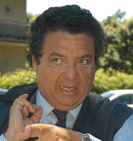 "Incassata una retribuzione non dovuta", i finanzieri sequestrano 140 mila euro a Tuccio D'Urso