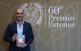 Il giornalista catanese Francesco Costa vince il 60esimo premio Estense: «I libri sono ancora imbattibili»
