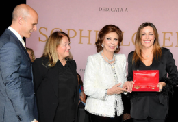 Sophia Loren per i suoi 90, "l'amore tra noi conta"