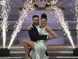 "Ballando con le Stelle", Bianca Guaccero "molla il freno a mano" con Giovanni Pernice